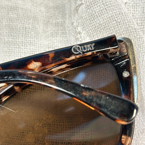 Quay My Girl sunglasses with Marciano case and cloth main image 10